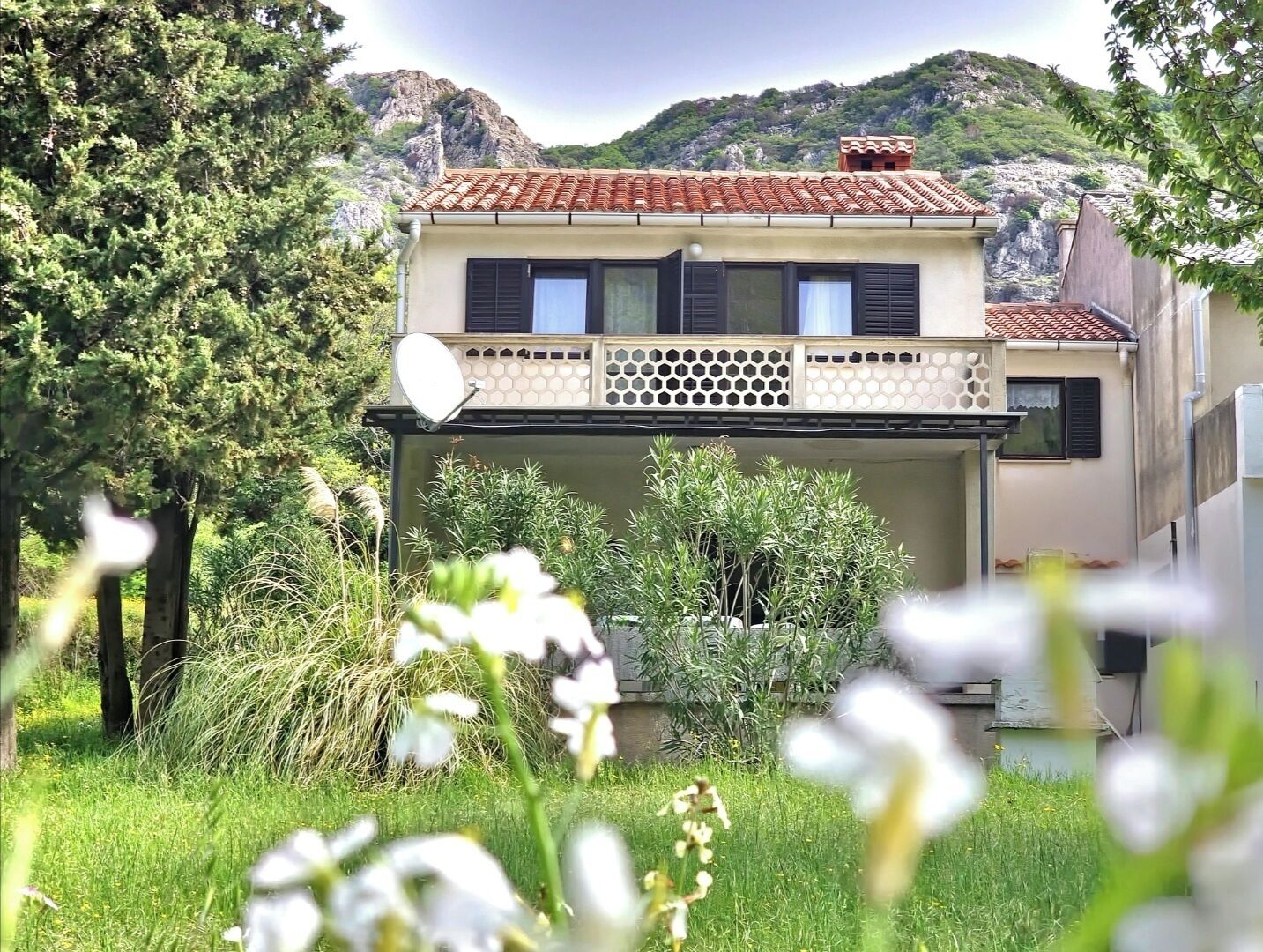 House, 3 Bedrooms, Balcony, Garden View | Front of property