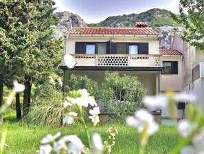 Hus, 3 soverom, balkong, hageutsikt | Fasade