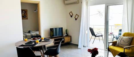 Apartment, 1 Bedroom, Balcony | Interior