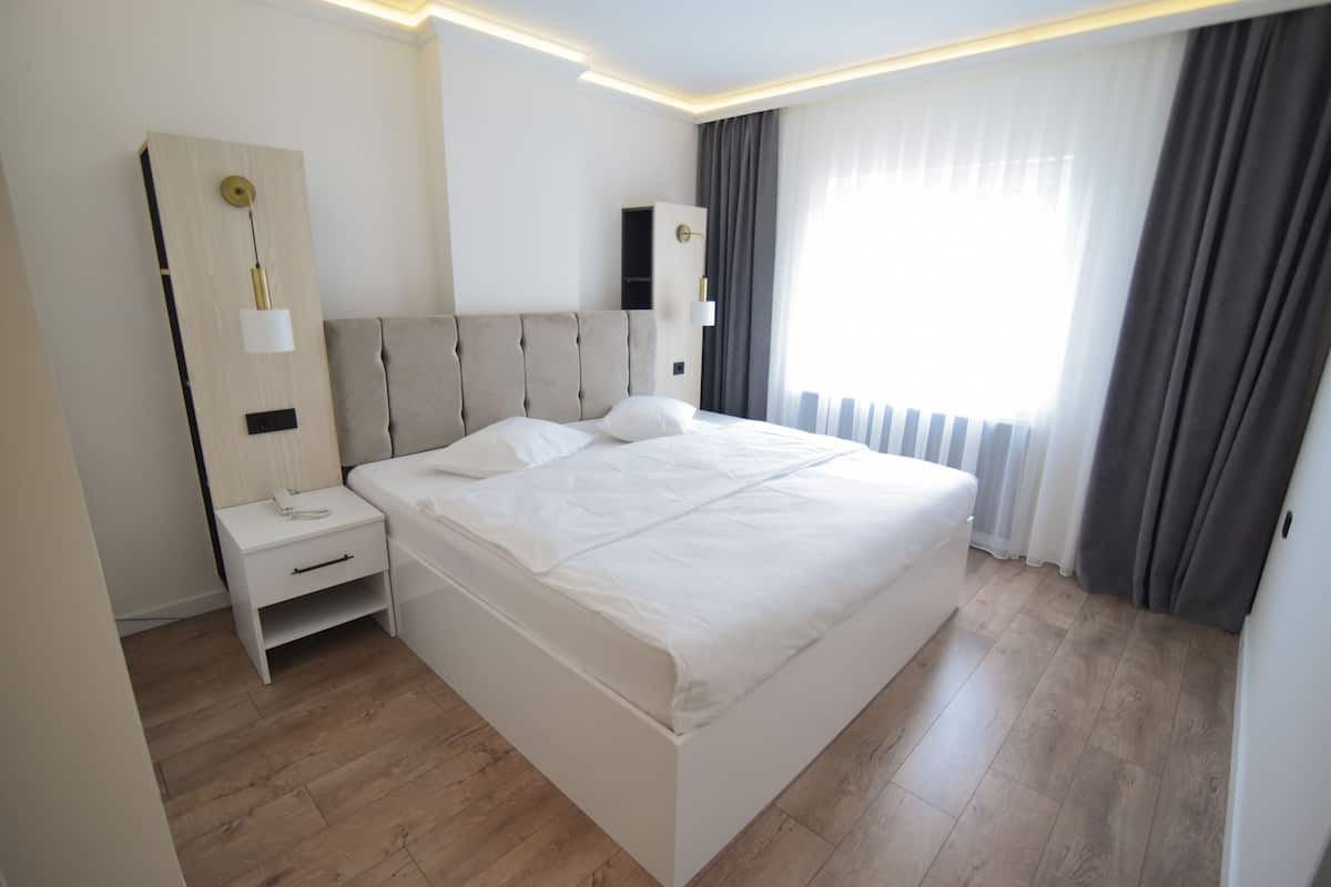 1 habitación, insonorización, wifi gratis y ropa de cama