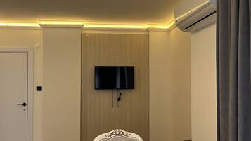Soundproofing, free WiFi, bed sheets
