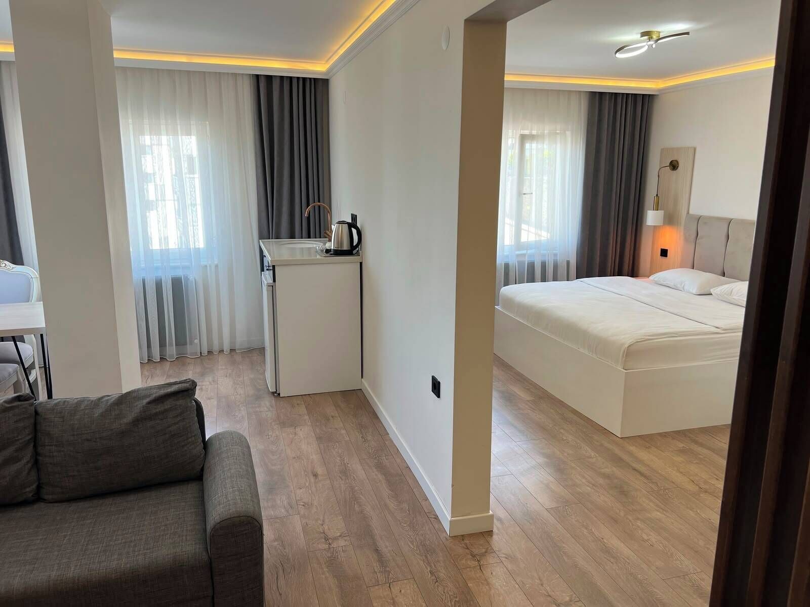 Exclusive Suite, 1 Queen Bed with Sofa bed, Sea View | Soundproofing, WiFi (free), bed sheets