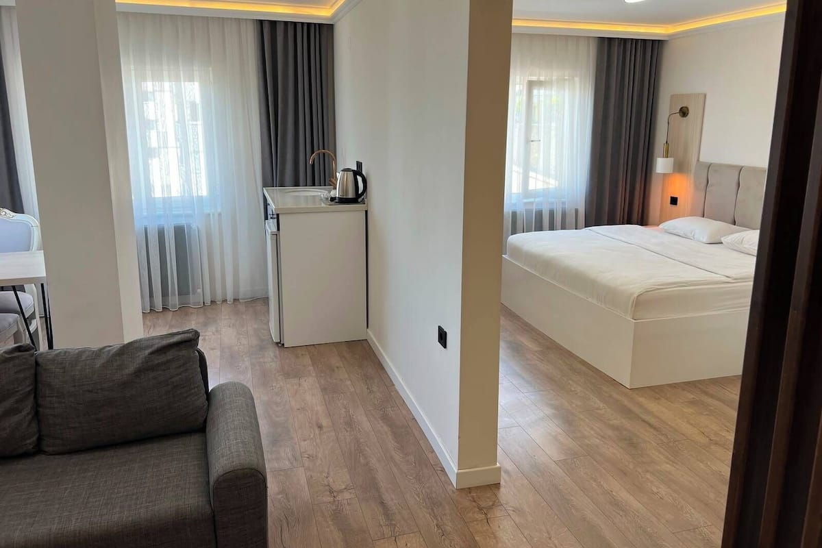 Phòng Suite Exclusive, 1 giường cỡ queen và sofa giường, quang cảnh biển | Phòng cách âm, truy cập Internet không dây miễn phí, bộ trải giường
