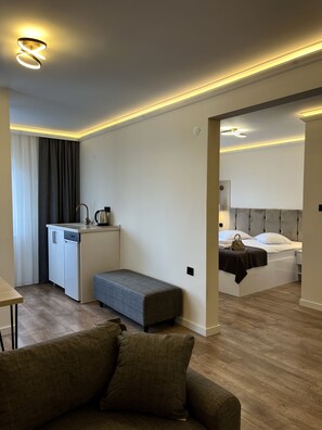 Soundproofing, free WiFi, bed sheets - Golden Life Suite (Akçaabat)