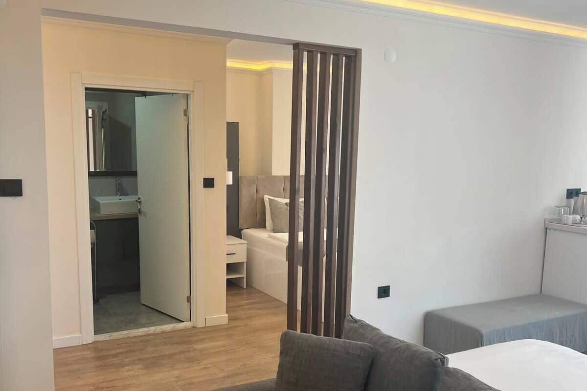 Phòng Suite cơ bản, 1 giường cỡ queen và sofa giường, hút thuốc | Phòng cách âm, truy cập Internet không dây miễn phí, bộ trải giường