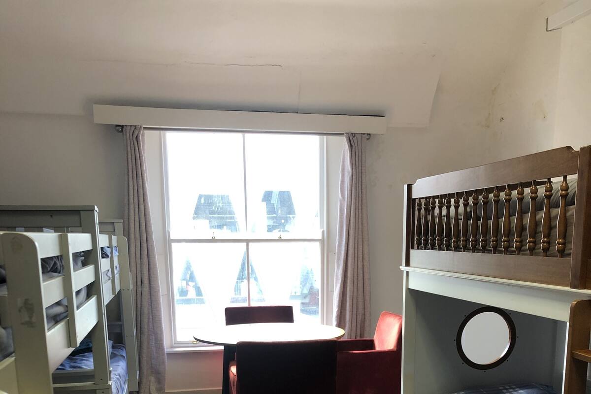 Blackout drapes, WiFi (free)