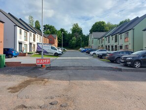 Dormitorio compartido, 1 habitación, vista al jardín | Exterior