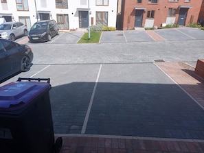 Dormitorio compartido, 1 habitación, vistas al jardín | Jardines del alojamiento