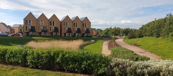 Room in Guest Room - Single Room in 3-bed Home, Full Kitchen, Shared Bathroom