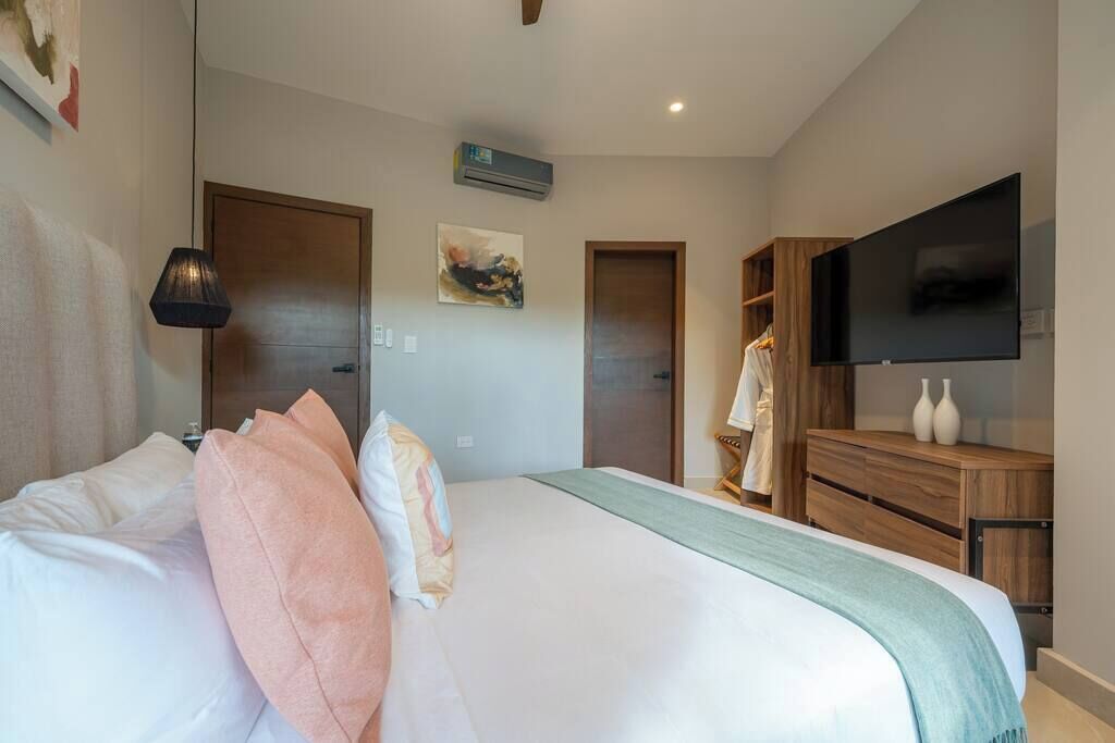 2 bedrooms, iron/ironing board, travel cot, WiFi