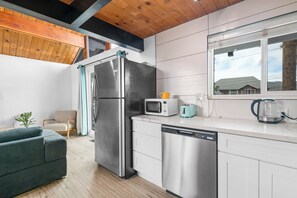 Private kitchen - Big Bear Lake View (Big Bear Lake)