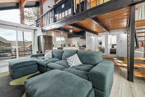 基础小屋 | 起居区