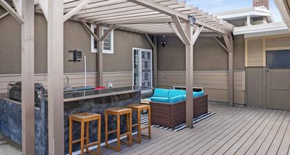 "The Grand Oasis" (Pool & Spa house great for large groups)