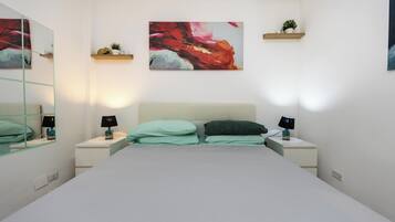 2 chambres, fer et planche à repasser, Wi-Fi gratuit, draps fournis