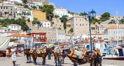 Explore islands in a day tour Athens