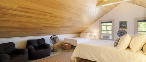 4 bedrooms, desk, iron/ironing board, travel crib