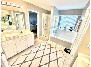 Shower - Cozy Duplex Close to Hobby, Lagoon, NASA, Beaches! (Pasadena)