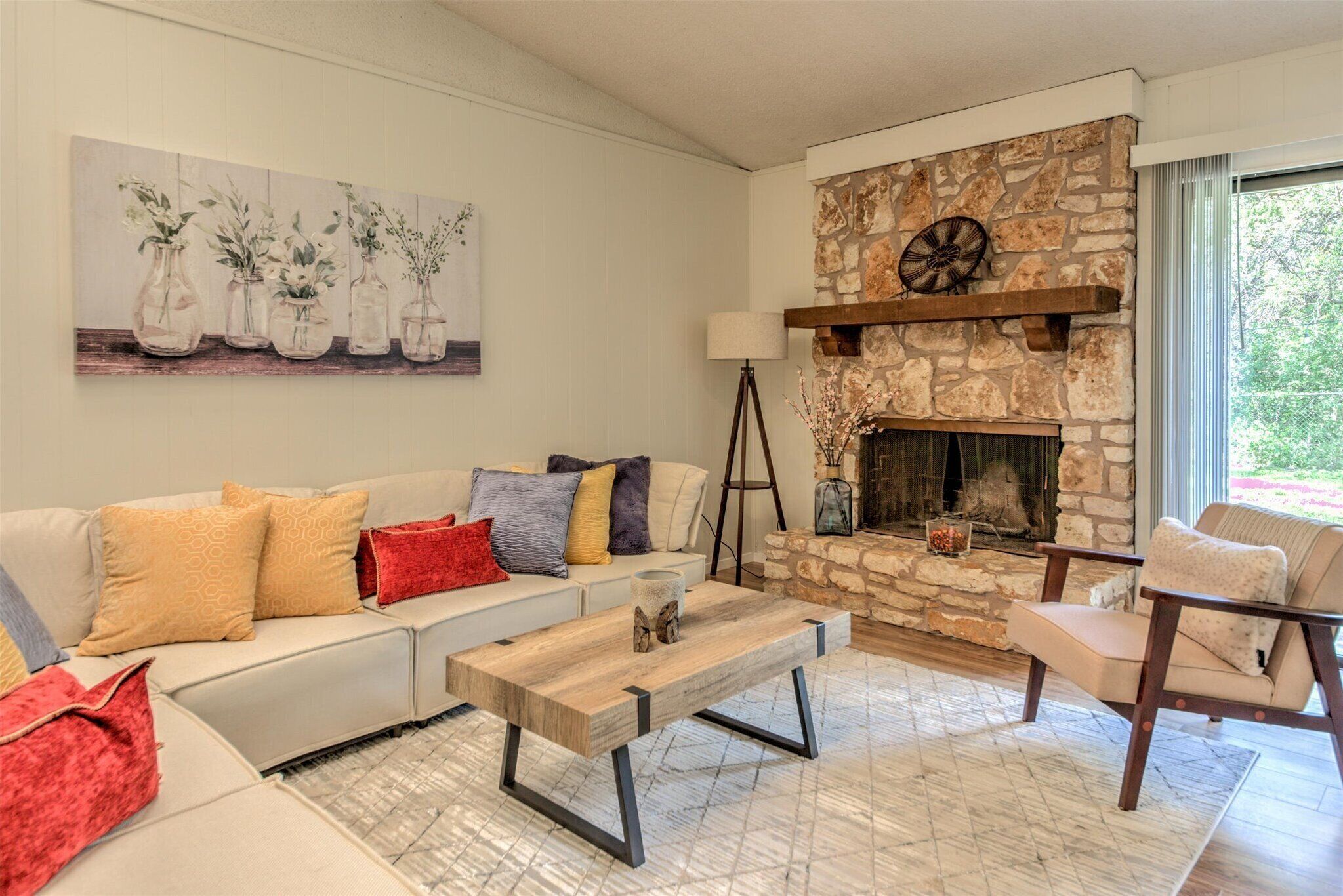 Cozy and Rustic Home with Big Yard Near Zilker 