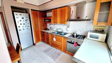 Apartment, 2 Bedrooms, Smoking, Balcony | Bahagian dalam