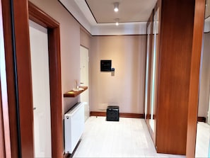 Apartment, 2 Bedrooms, Smoking, Balcony | Floor plan