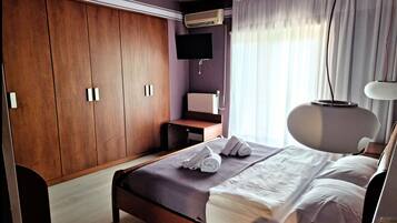 Apartment, 2 Bedrooms, Smoking, Balcony | Bathroom | Toilet paper