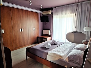 Apartment, 2 Bedrooms, Smoking, Balcony | Bathroom | Toilet paper
