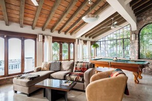 Fernseher, Stereoanlage