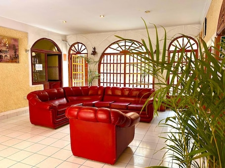 Reception. Hotel Yañez Inn
