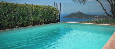 حمّام سباحة خارجي