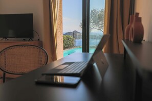 Interior - Villa de l'Amiral - Panoramic view on the Agay BAy (Saint-Raphaël)