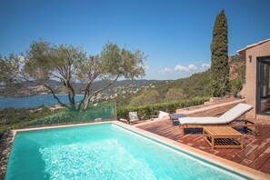 Outdoor pool - Villa de l'Amiral - Panoramic view on the Agay BAy (Saint-Raphaël)