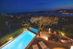 Outdoor pool - Villa de l'Amiral - Panoramic view on the Agay BAy (Saint-Raphaël)