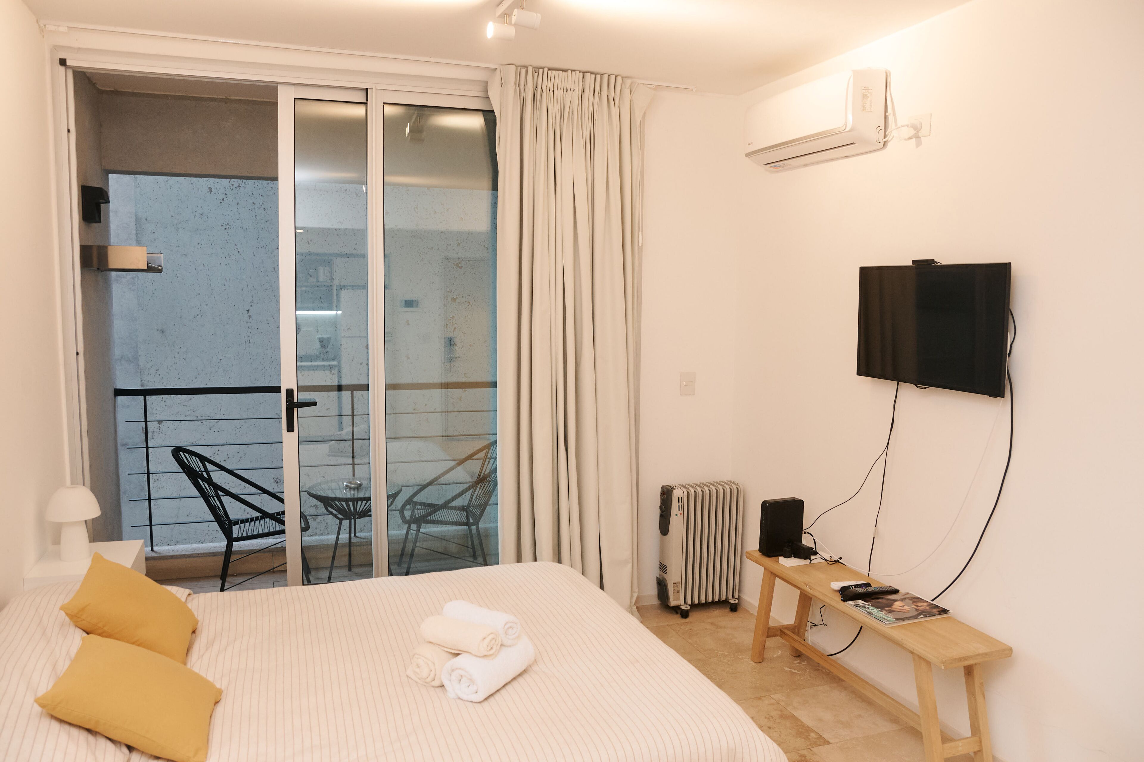 Comfort Apartment | 1 bedroom, blackout drapes, soundproofing, free WiFi