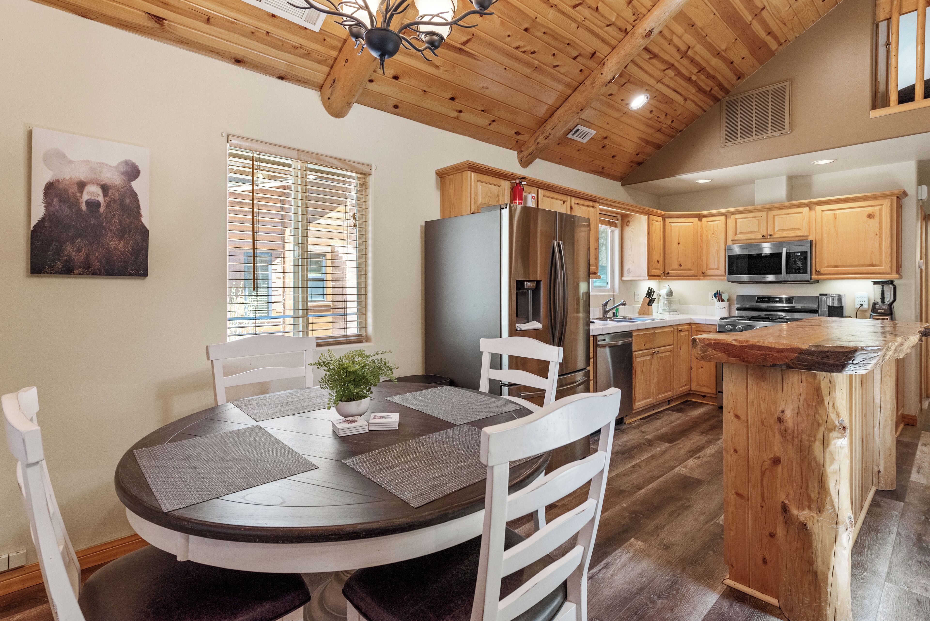 Basic Cabin | In-room dining