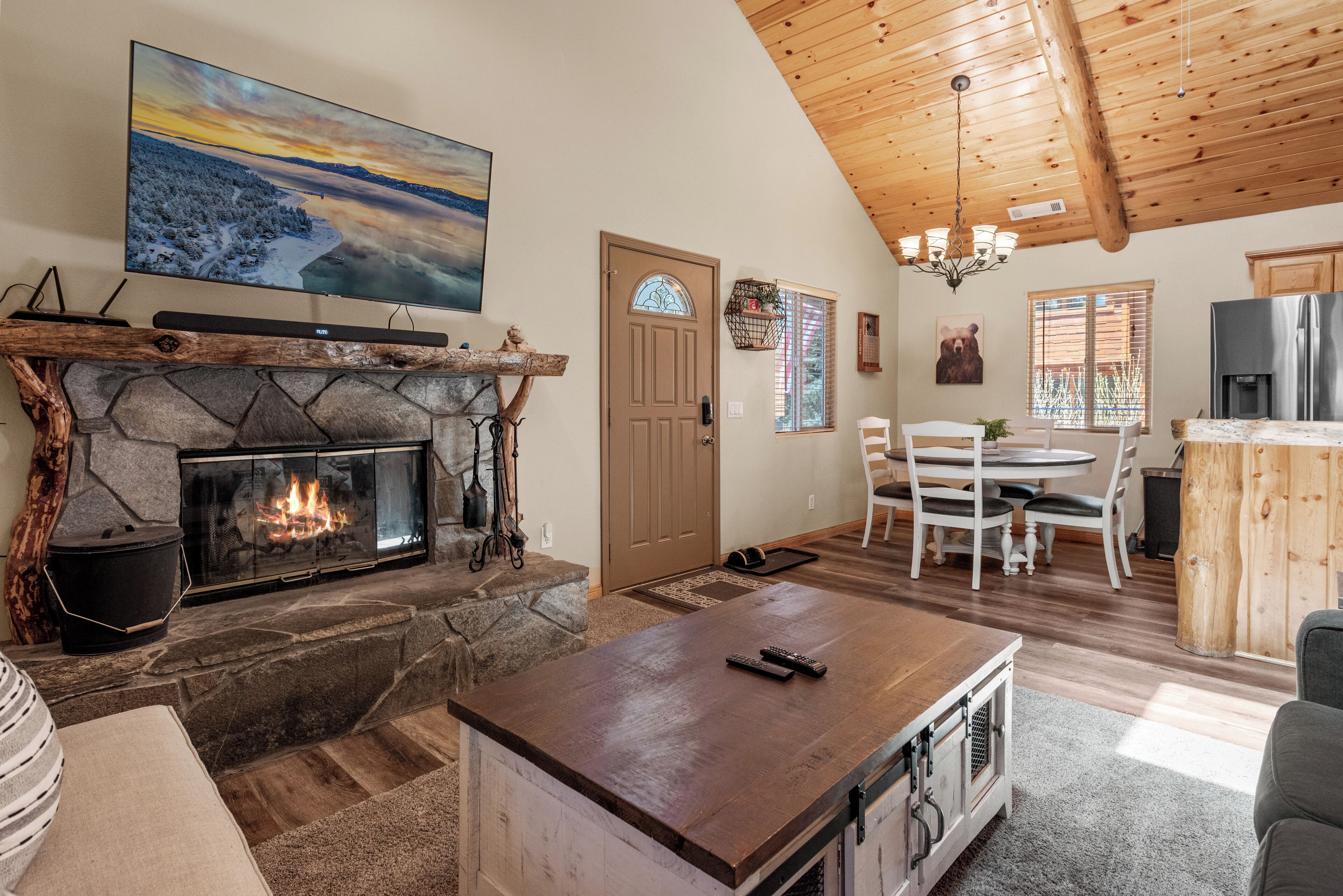 Basic Cabin | Living area