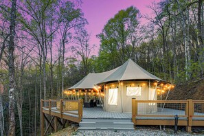 Terrace/patio - Canopy, Luxury Glamping Tent in the Western NC Tree Tops (Bryson City)