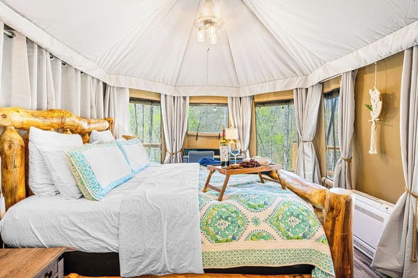 1 bedroom, desk, free WiFi, bed sheets