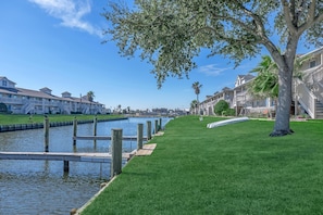 Property grounds - Live on the Bay - Walk To Moody Gardens - Private Fishing Pier & Boat Slips (Galveston)