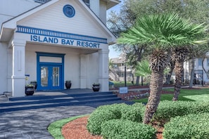 Apartment, 2 Bedrooms, Balcony, Ocean View | Property grounds - Live on the Bay - Walk To Moody Gardens - Private Fishing Pier & Boat Slips (Galveston)