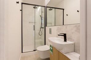Dusche, Handtücher, Seife, Shampoo