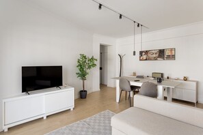 Living area - JOIVY Cosy apt in Parede near the beach (Cascais)