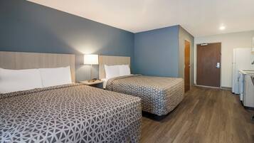 1 bedroom, desk, laptop workspace, blackout drapes