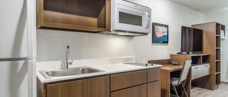 Full-size fridge, microwave, stovetop