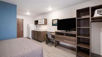 1 bedroom, desk, laptop workspace, blackout drapes