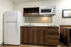 Full-sized fridge, microwave, dishwasher - Woodspring Suites Indio - Coachella Valley (Indio)