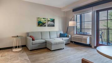 Allergikerbettwaren, Schreibtisch, laptopgeeigneter Arbeitsplatz