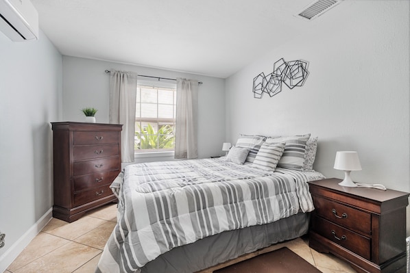 1 غرفة نوم ومكواة/لوح كي وواي فاي مجانًا وملاءات أسرّة