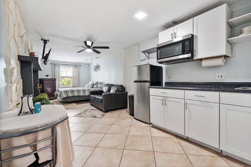 PRIVATE STUDIO NEAR BUSCH GARDENS