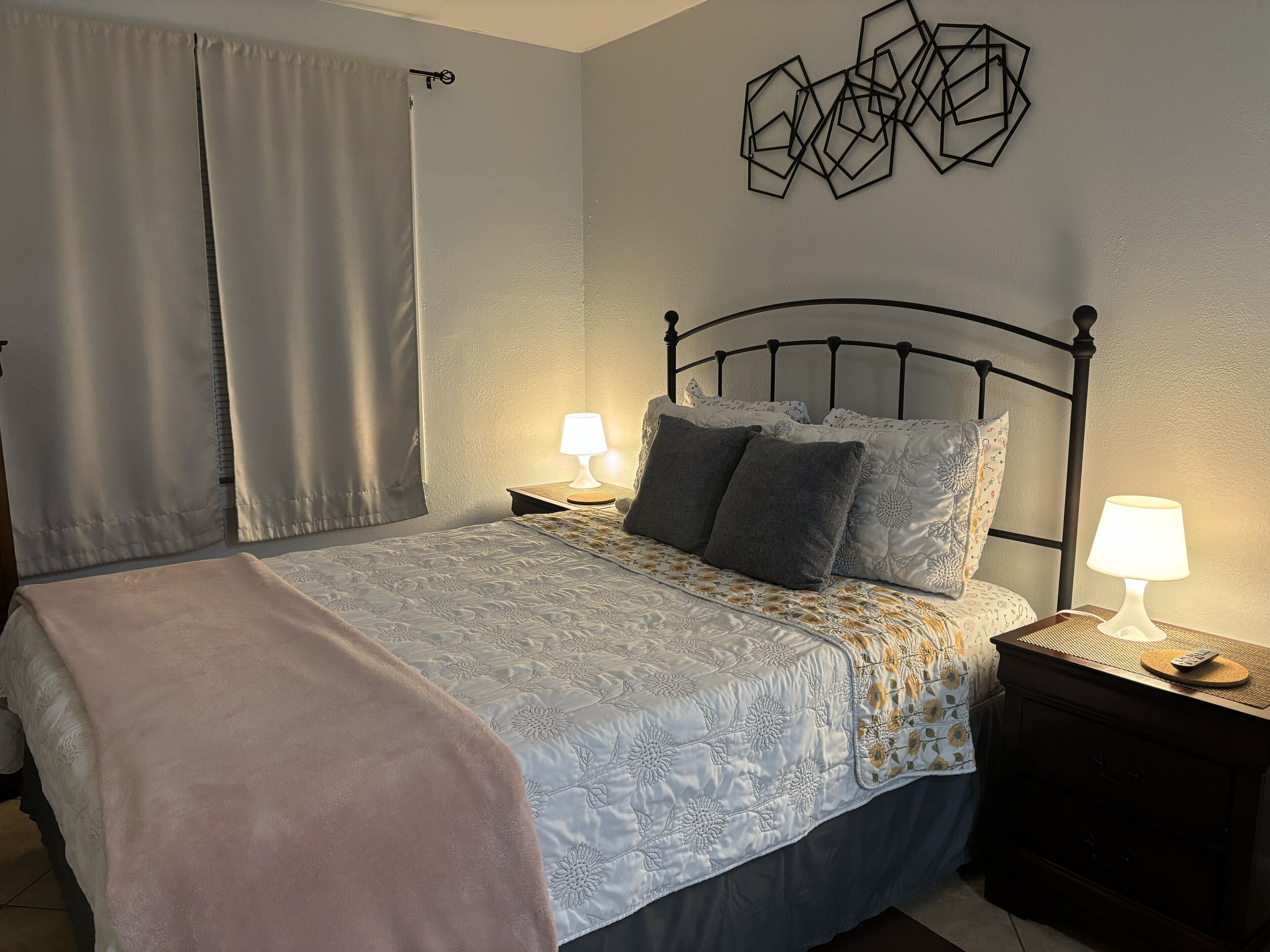 1 chambre, fer et planche à repasser, Wi-Fi gratuit, draps fournis