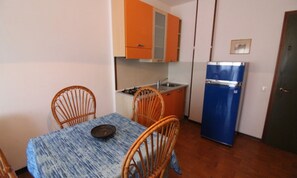 Apartment, 2 Schlafzimmer, Terrasse | Esszimmer